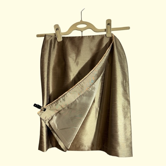 Donna Gray Wrap Skirt Matte Gold Satin-Textured Fringe Edge Size 4 - Picture 3 of 8